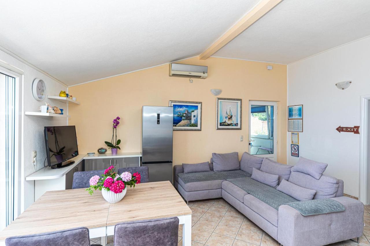 Apartments Villa Nea Leona Trogir Extérieur photo